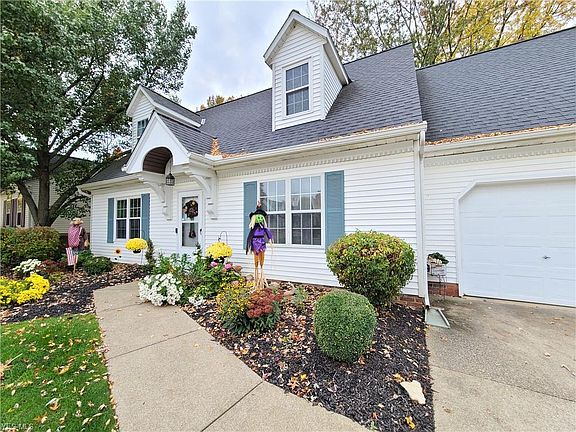 3rd image of 346 Chesapeake Cv #U