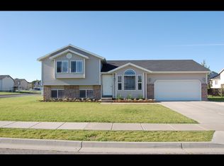 1367 W 2050 N, Clinton, UT 84015