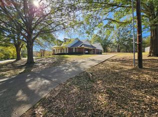 2001 Ventureview St, Palestine, TX 75803