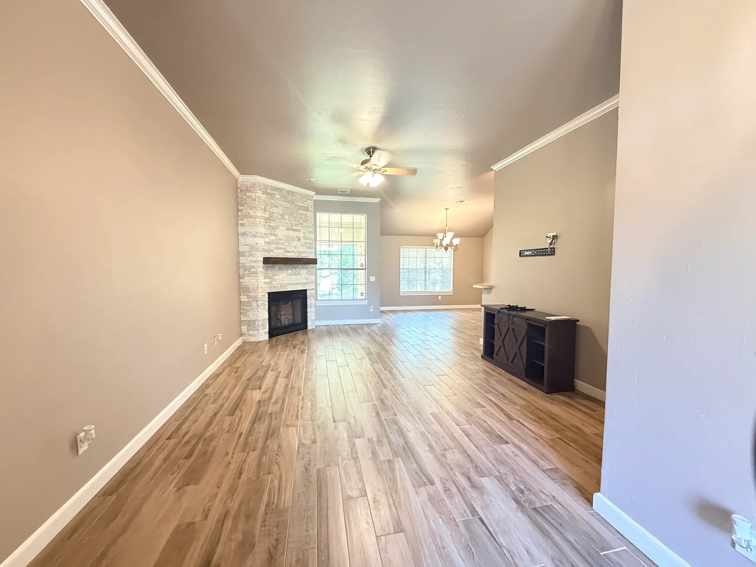 844 SW 41st St — Photo 3