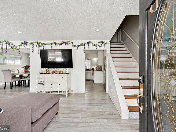 3rd image of 748 Cooperlanding Rd