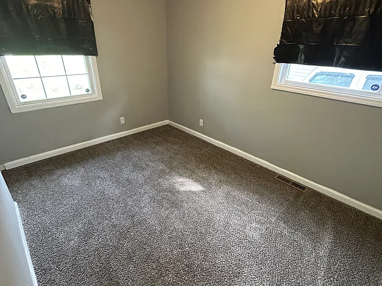 121 Saint Dorothy Dr — Photo 8