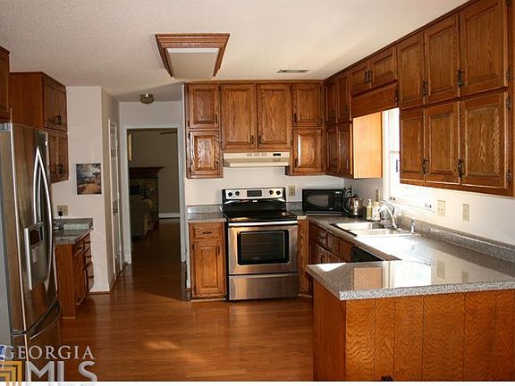 5th image of 130 Regal Oak Ct