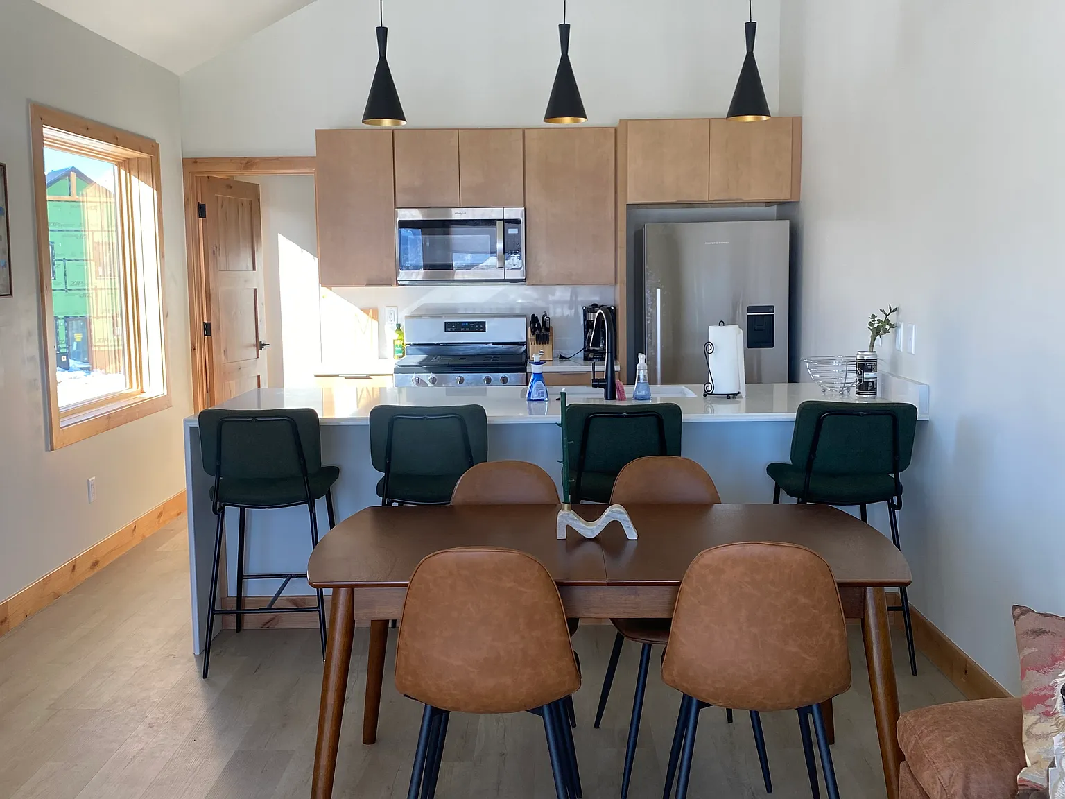 2 bed, 1000 sqft, $4,400 — Photo 3
