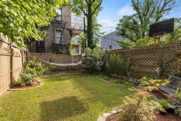 Sold by Brick&Mortar | media 2