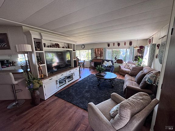 5th image of 63 Oakcreek Court