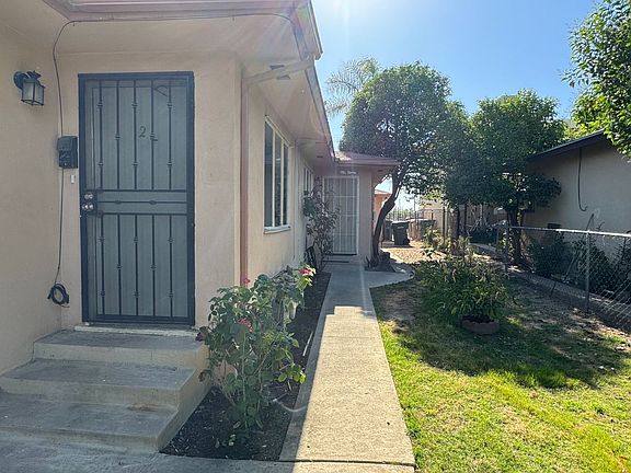 2nd image of 2927 Peerless Ave #2