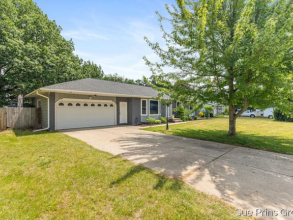 3rd image of 7354 S Garden Ct