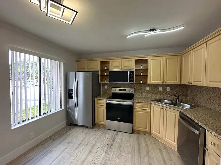 8211 NW 191st St #3-C — Photo 4