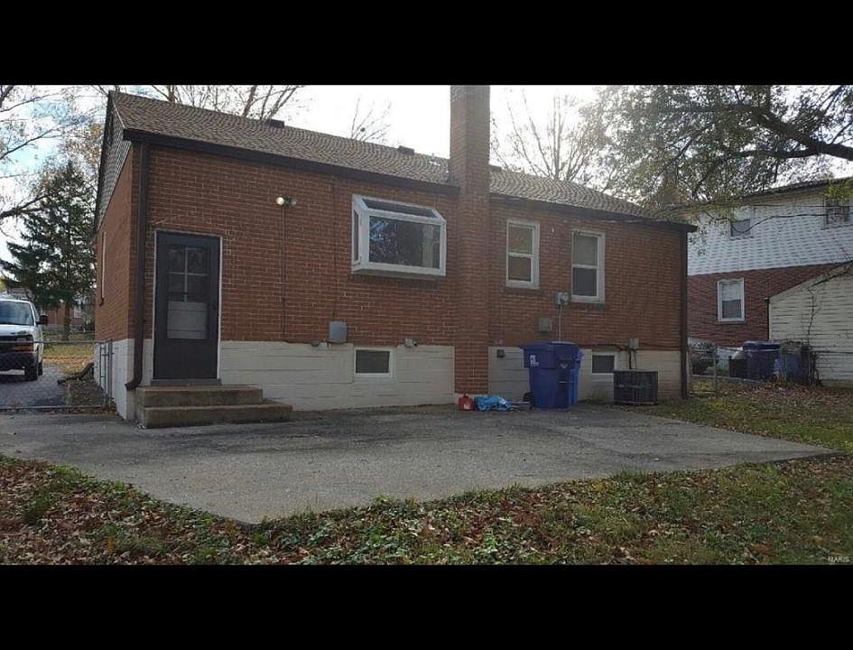 2nd image of 1525 E Duchesne Dr