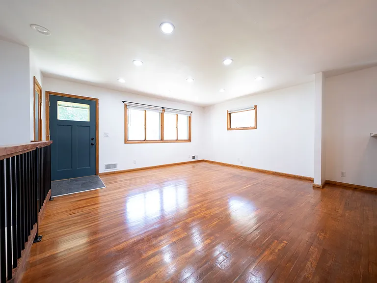 10130 Fremont Ave S — Photo 3