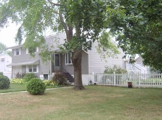 17 Manor Dr, Neptune, NJ 07753