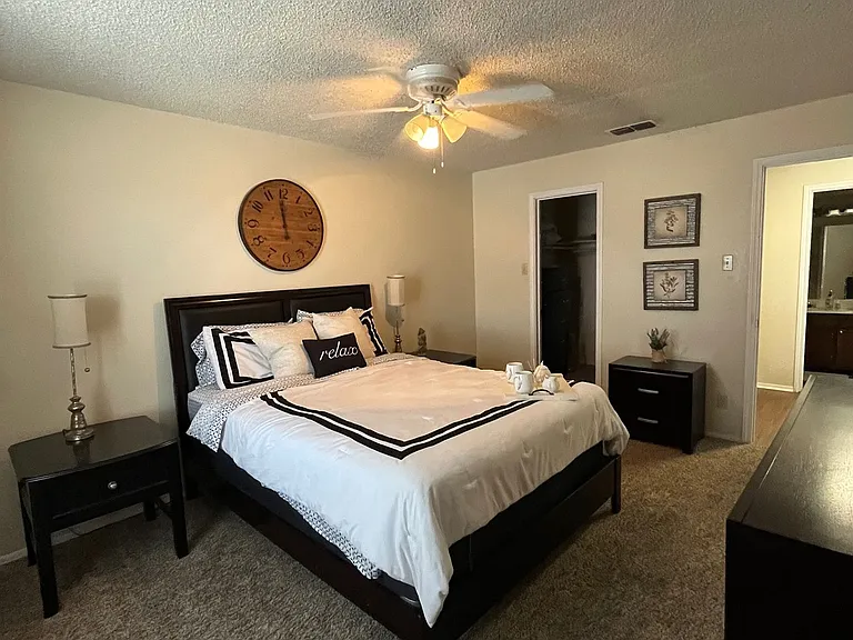Bentwood Apartments — Photo 11