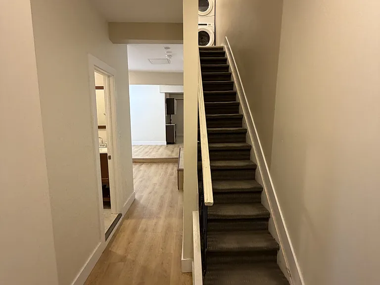 466 Nelson St — Photo 3