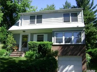 15 38th Dr, Douglaston, NY 11363