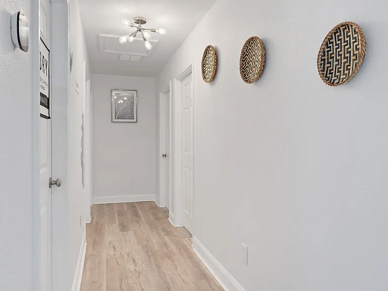 2815 W Lloyd St — Photo 28