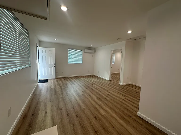 14529 Hartland St #14529 — Photo 12