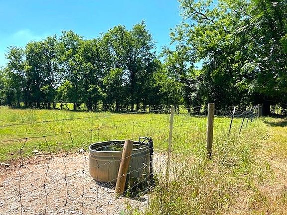4th image of 2125 Peach Ridge Rd