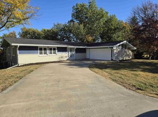 110 Crestview Dr, Hamilton, IL 62341