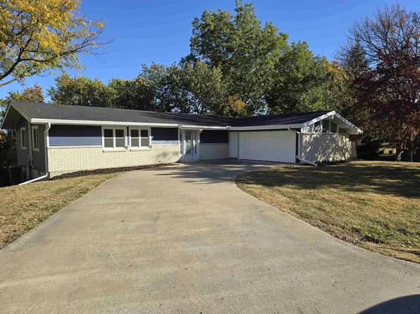 110 Crestview Dr, Hamilton, IL 62341