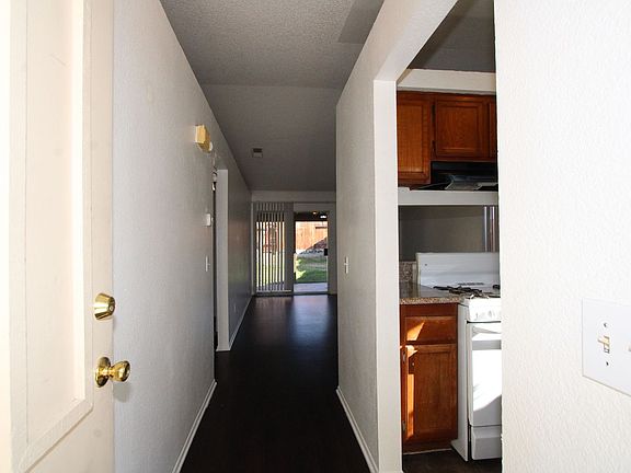 5th image of 836 Cisco St