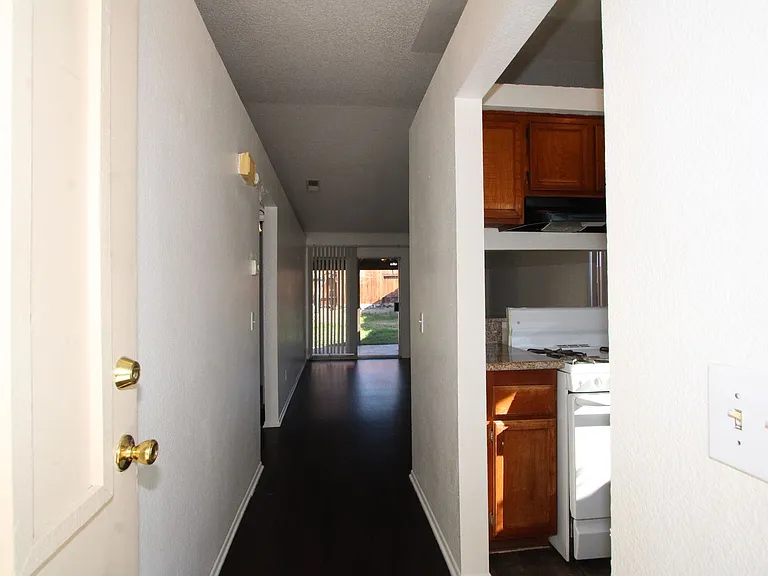 836 Cisco St — Photo 5