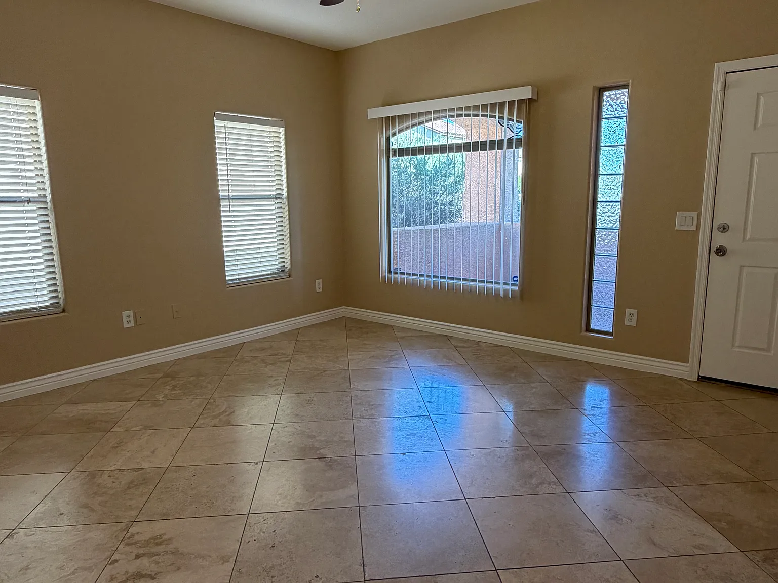 3 bed, 1500 sqft, $2,300 — Photo 2