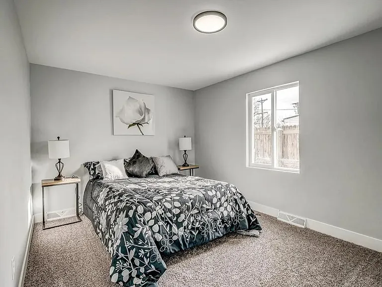 3240 Dexter St — Photo 14