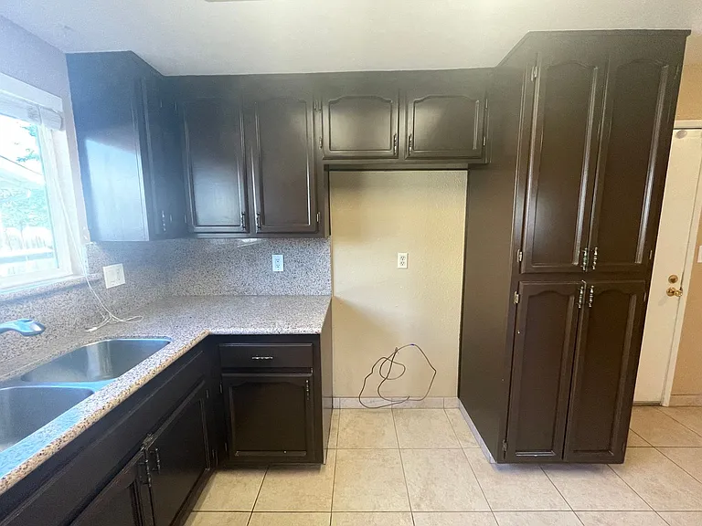 3233 Nightingale Dr — Photo 11