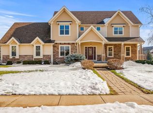 323 Hollyhock Ln, Hartland, WI 53029