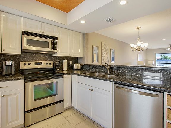 3rd image of 312 Lake Cir APT 207