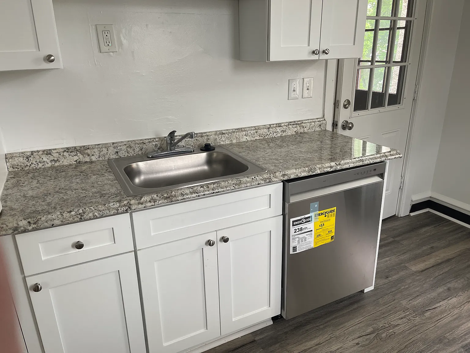 2 bed, 750 sqft, $1,800 — Photo 3