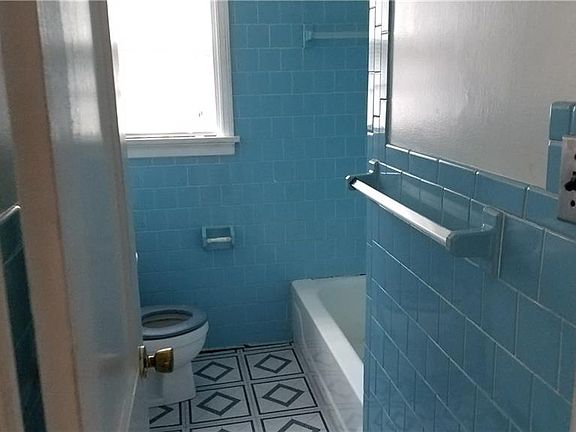 2nd image of 1601 Minefee St