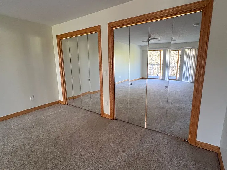 Shelly Rose Apartments — Photo 13