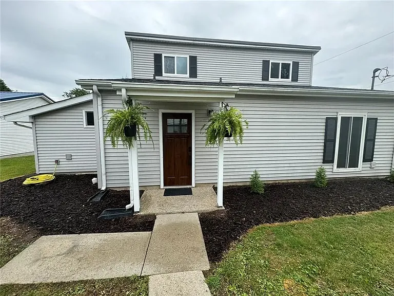 302 Gibson St — Photo 2