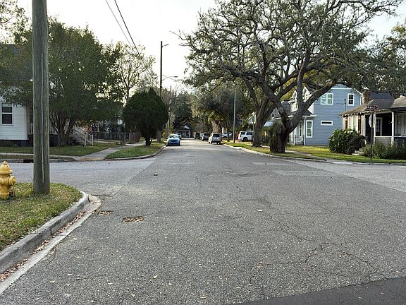 5th image of 2674 Myra St