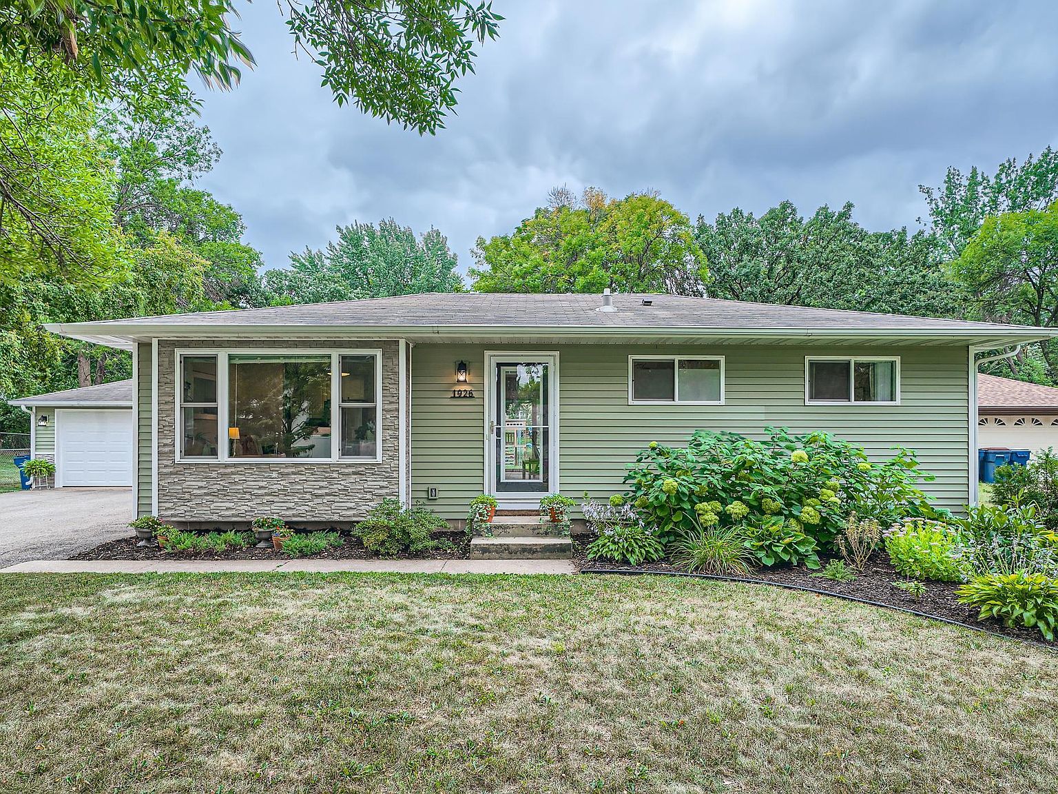 1926 Pine St White Bear Lake MN 55110 Zillow   3ef84a7562dd53ec72df722f0650b64c Cc Ft 1536 