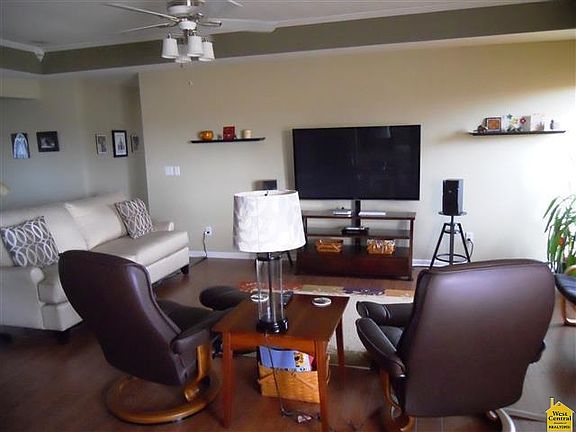 5th image of 1002 Orchid St