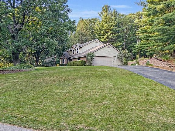 3rd image of 1800 Mont Rue Dr SE