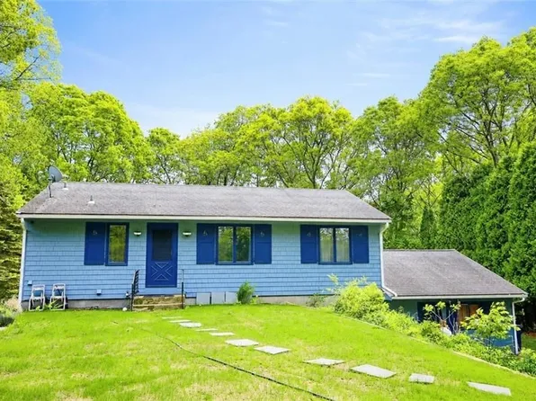 13 Valley Dr, Westerly, RI 02891