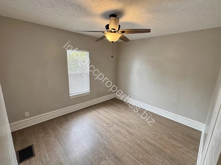 904 Oakwood Ave — Photo 12