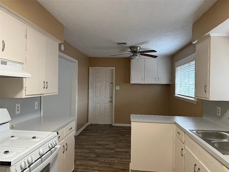 205 Santa Monica St — Photo 6