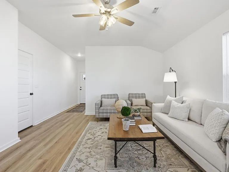 207 S Eagle Ln — Photo 29