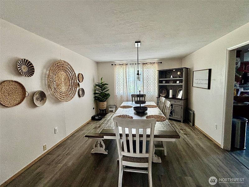 3rd image of 610 S 71st Avenue