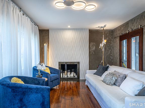 3rd image of 4 Darien Road