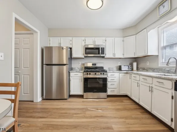 57 Sunrise Dr, Long Hill Twp., NJ 07933