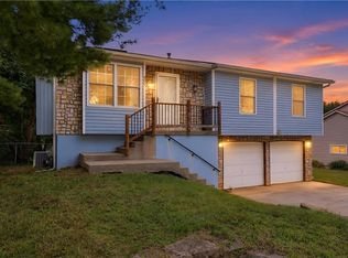 800 N Mohican Dr, Independence, MO 64056