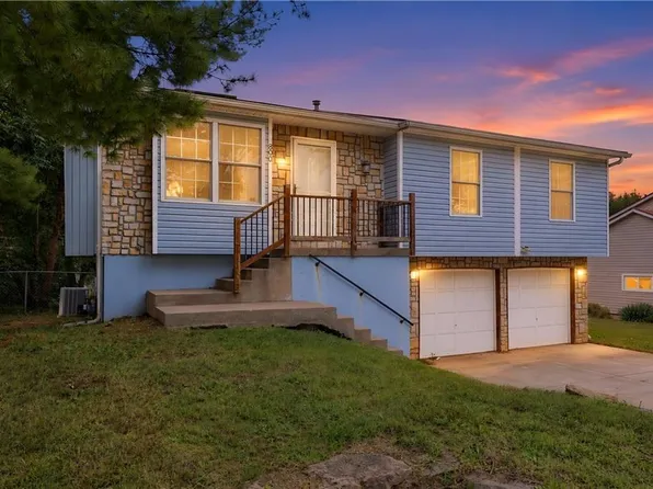 800 N Mohican Dr, Independence, MO 64056