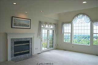 3rd image of 10 Hickory Knoll Ct