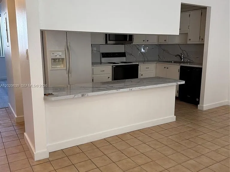 20441 NE 30th Ave #1129 — Photo 2